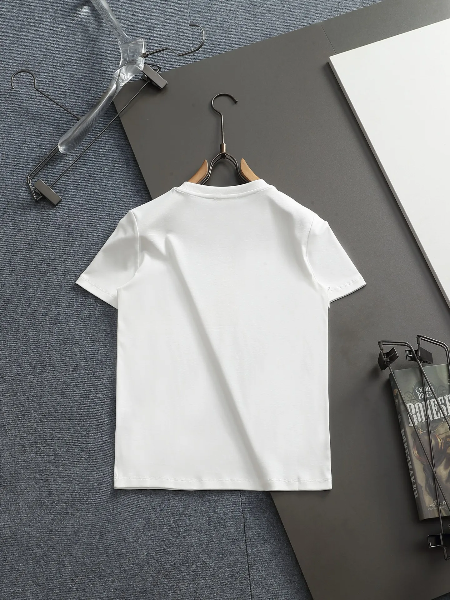 🅿️170 Classic women's short-sleeved T-shirt. Exclusive custom-woven and dyed pure cotton material. Soft and comfortable. The latest brick cabinet synchronization for spring and summer. Pure cotton liquid ammonia mercerized cotton fabric, printing technology. Color: black, white. Size: S M L